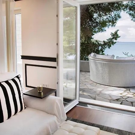 Villa Elegant Lozica 4 Bedrooms Palazio Seafront Beautiful Infinity Pool