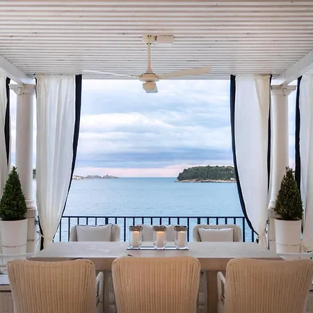 Villa Elegant Lozica 4 Bedrooms Palazio Seafront Beautiful Infinity Pool *