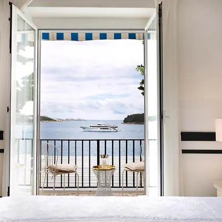 Villa Elegant Lozica 4 Bedrooms Palazio Seafront Beautiful Infinity Pool *