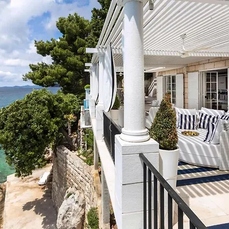 Villa Elegant Lozica 4 Bedrooms Palazio Seafront Beautiful Infinity Pool