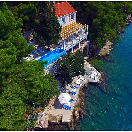 Villa Elegant Lozica 4 Bedrooms Palazio Seafront Beautiful Infinity Pool *