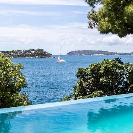 Elegant Lozica 4 Bedrooms Palazio Seafront Beautiful Infinity Pool Villa *