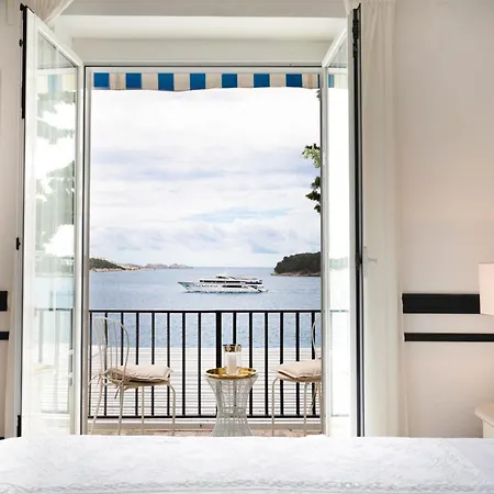 Elegant Lozica 4 Bedrooms Palazio Seafront Beautiful Infinity Pool