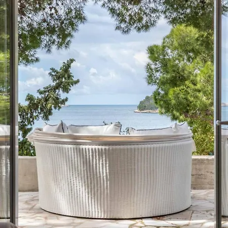 Elegant Lozica 4 Bedrooms Palazio Seafront Beautiful Infinity Pool Villa
