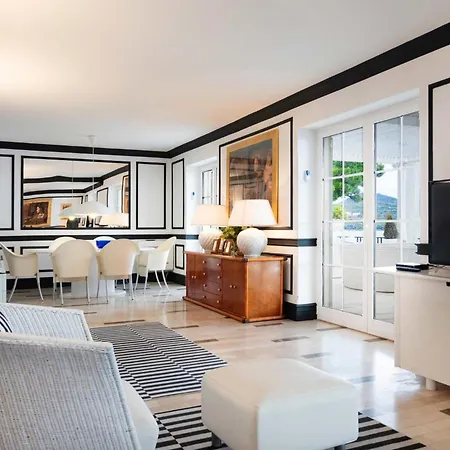 Elegant Lozica 4 Bedrooms Palazio Seafront Beautiful Infinity Pool