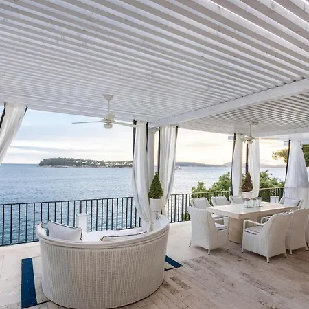 Elegant Lozica 4 Bedrooms Palazio Seafront Beautiful Infinity Pool