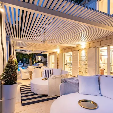 Villa Elegant Lozica 4 Bedrooms Palazio Seafront Beautiful Infinity Pool