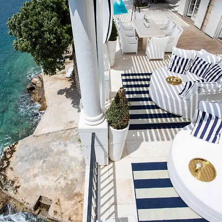 Elegant Lozica 4 Bedrooms Palazio Seafront Beautiful Infinity Pool Villa *