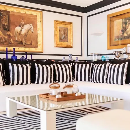 Elegant Lozica 4 Bedrooms Palazio Seafront Vila