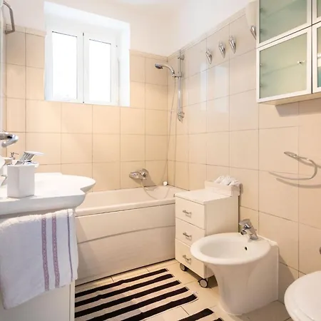 Vila Elegant Lozica 4 Bedrooms Palazio Seafront *
