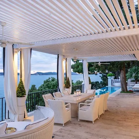 Elegant Lozica 4 Bedrooms Palazio Seafront Beautiful Infinity Pool Villa