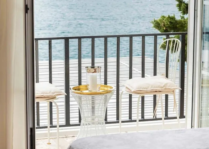 Elegant Lozica 4 Bedrooms Palazio Seafront Villa *