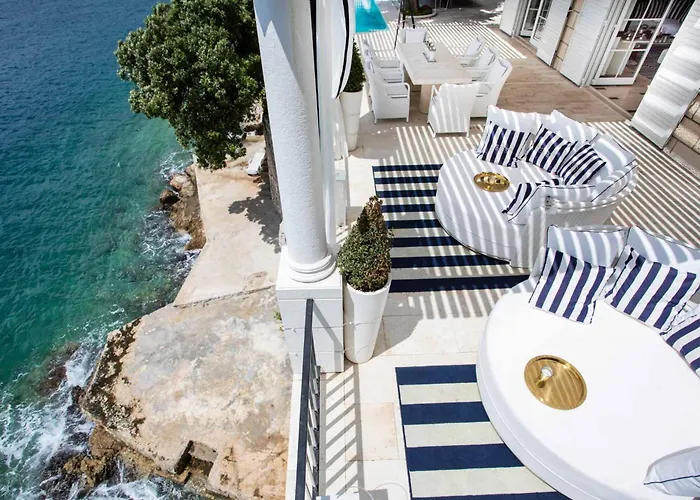 Elegant Lozica 4 Bedrooms Palazio Seafront Villa *