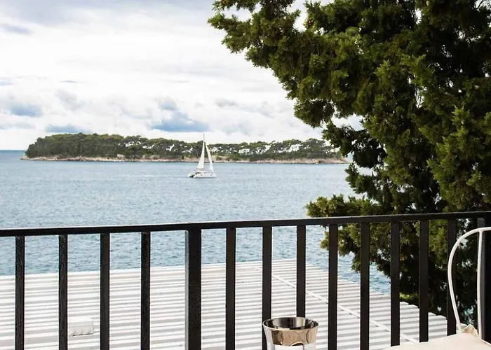 Villa Elegant Lozica 4 Bedrooms Palazio Seafront