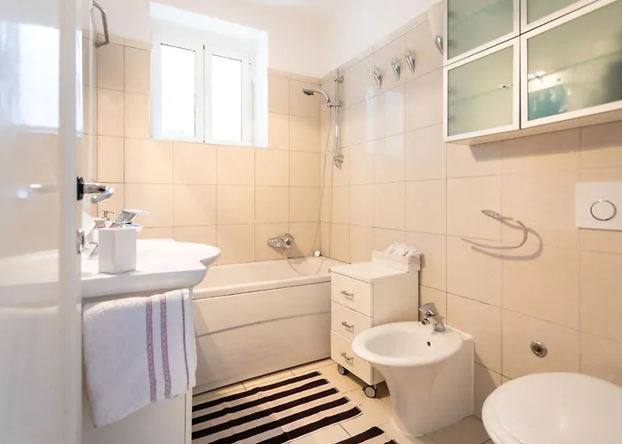 Villa Elegant Lozica 4 Bedrooms Palazio Seafront *