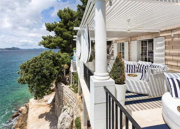 Villa Elegant Lozica 4 Bedrooms Palazio Seafront *